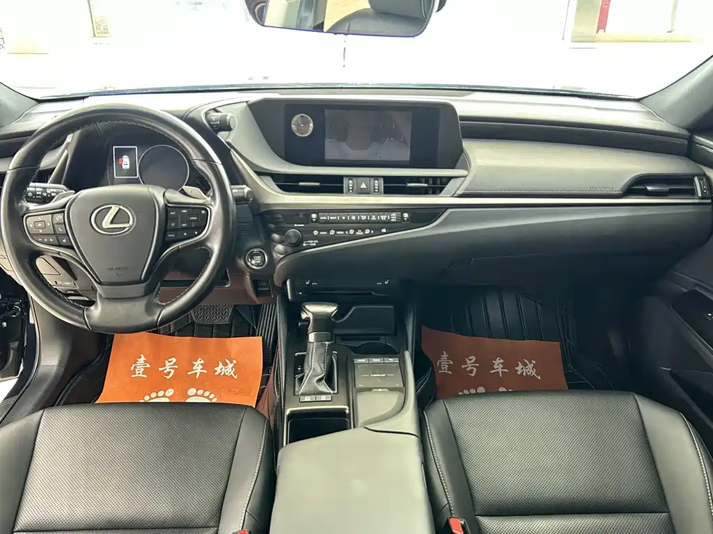 Lexus ES 2020 — фото 12