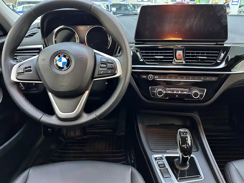 BMW 1 Series 2021 — фото 12