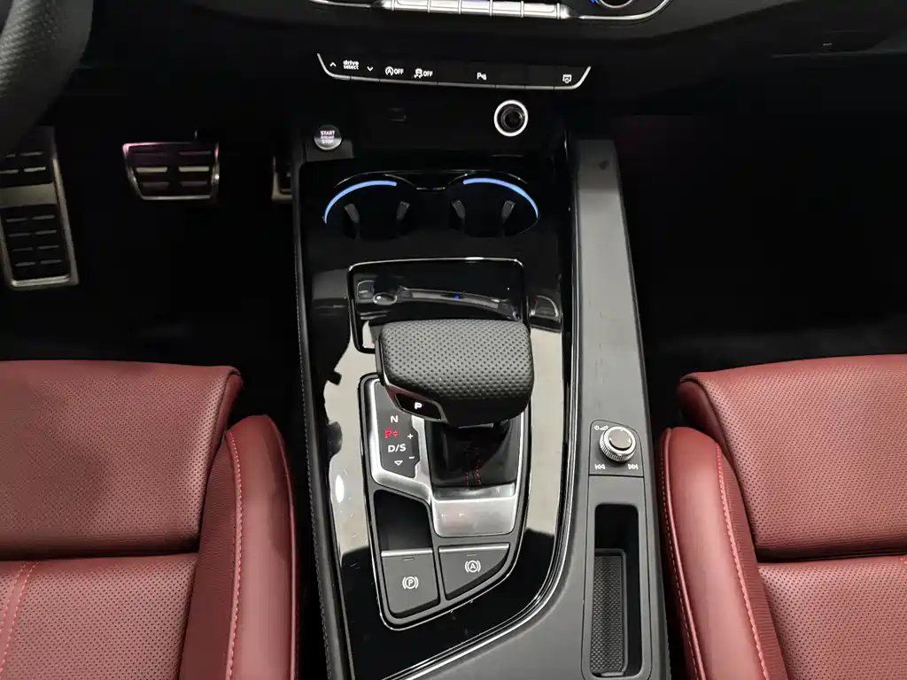 Audi A4L 2025 — фото 19