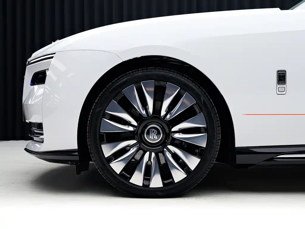 Rolls-Royce Phantom 2025 — фото 13