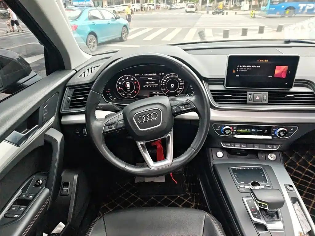Audi Q5L 2018 — фото 7