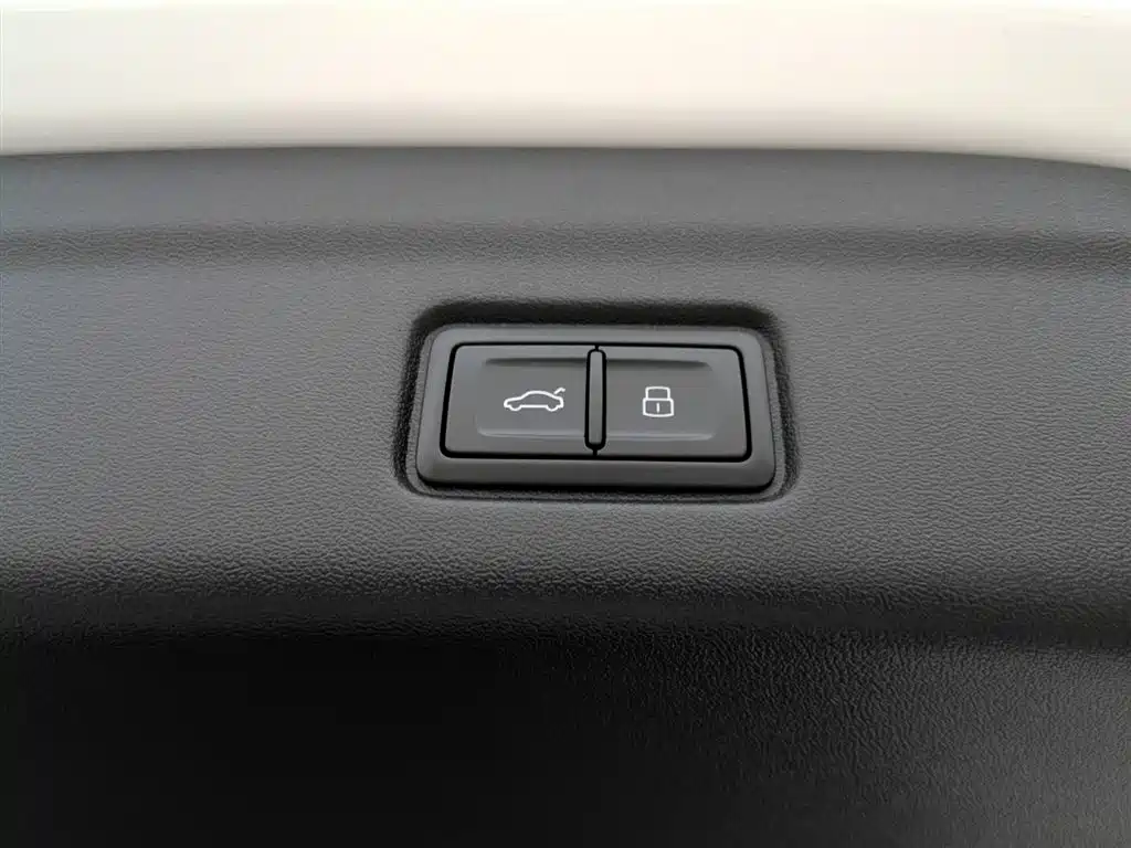 Audi Q6L e-tron 2025 — фото 26