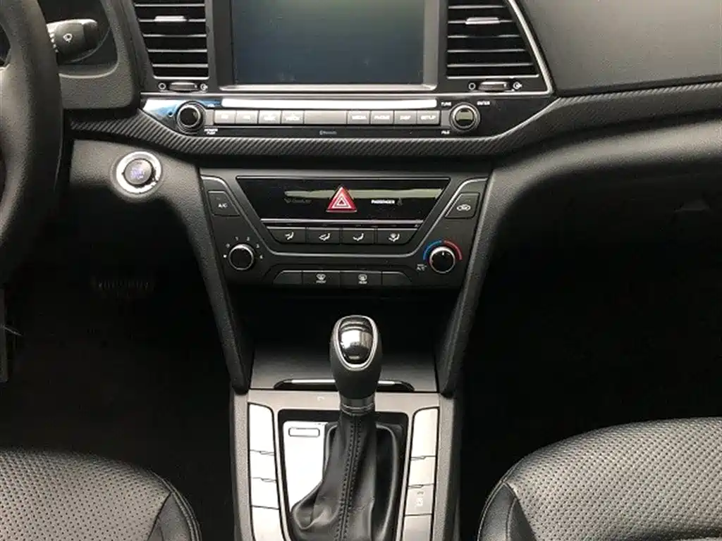 Hyundai Elantra 2019 — фото 10