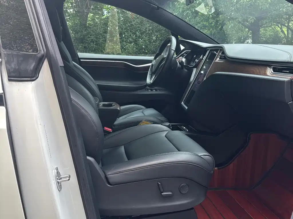 Tesla Model X 2018 — фото 19
