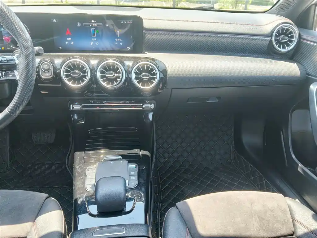 Mercedes-Benz A-Class 2024 — фото 16