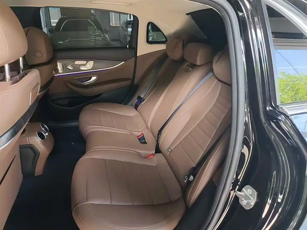 Mercedes-Benz E-Class 2020 — фото 17