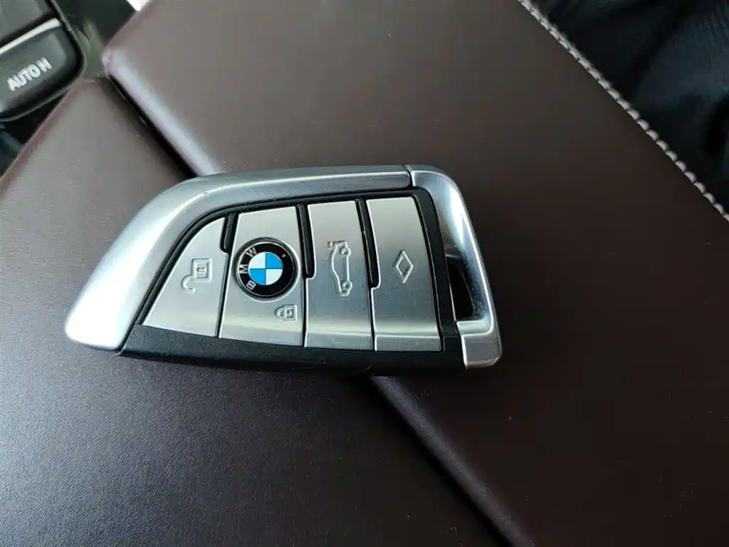 BMW 5 Series 2020 — фото 9