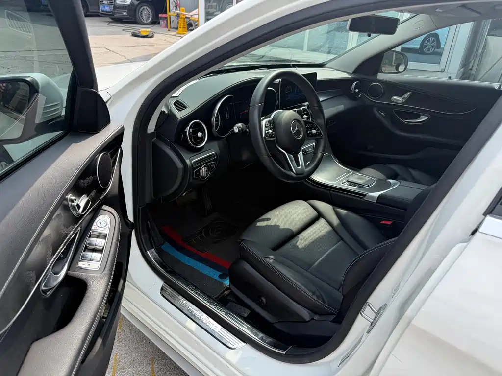 Mercedes-Benz C-Class 2018 — фото 8
