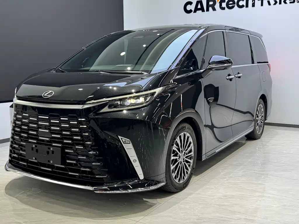 Lexus LM 2025