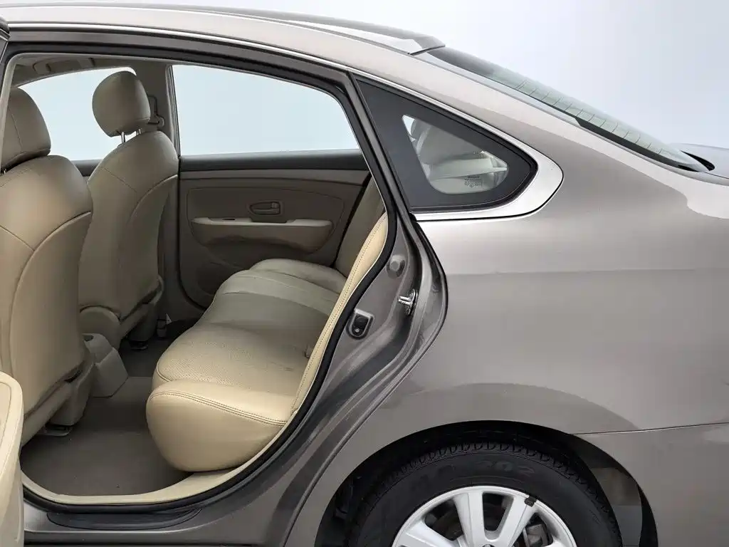 Nissan Sylphy 2017 — фото 15