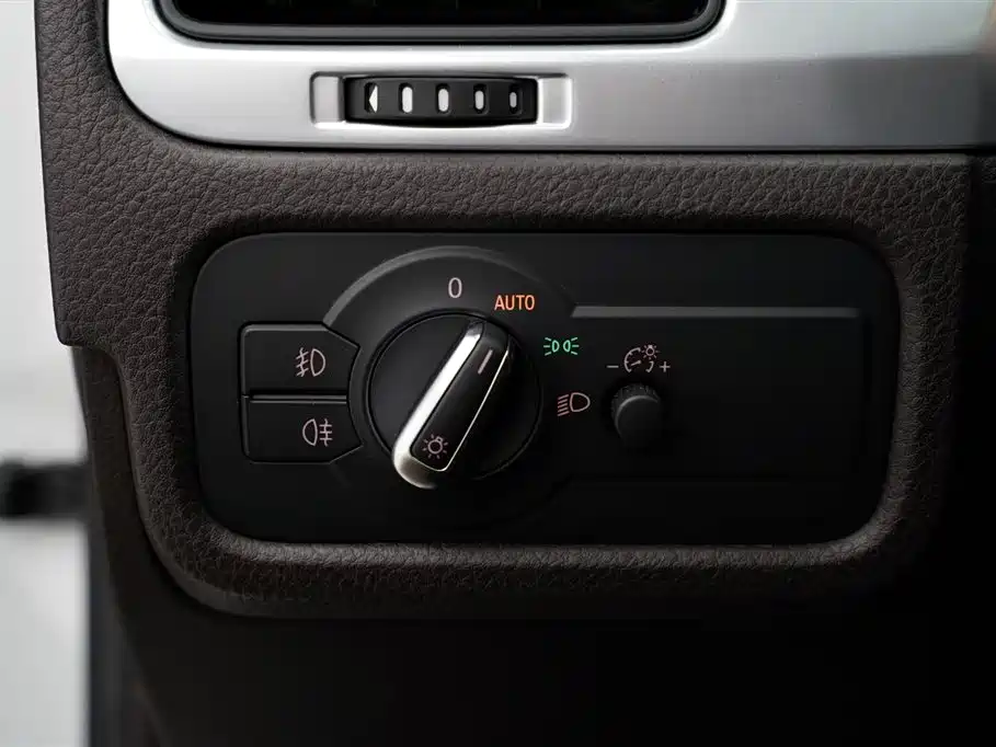 Volkswagen Touareg 2015 — фото 12