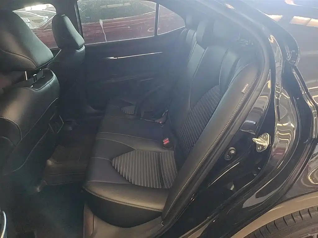 Toyota Camry 2023 — фото 17