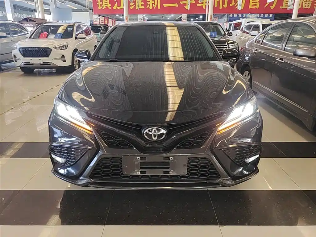 Toyota Camry 2023 — фото 3