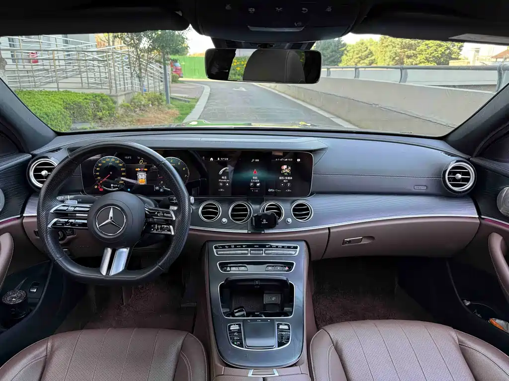 Mercedes-Benz E-Class 2023 — фото 8