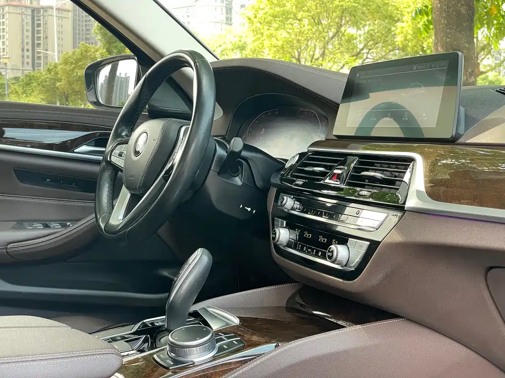 BMW 5 Series 2020 — фото 16
