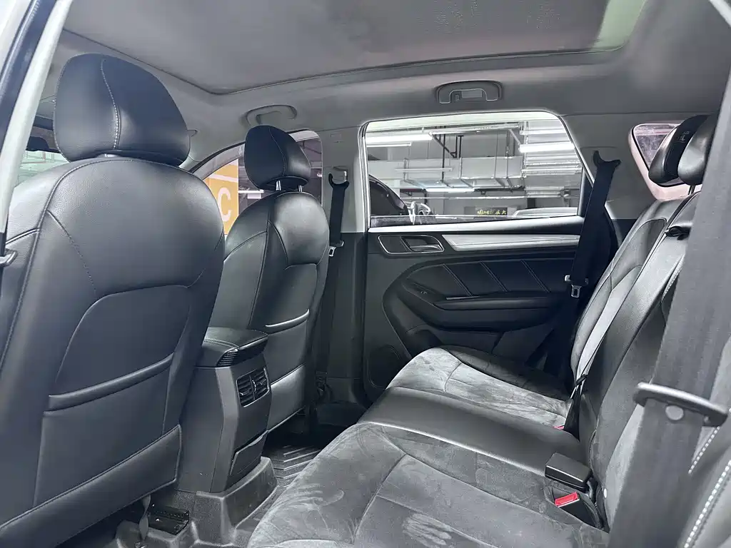 Roewe RX5 New Energy 2018 — фото 3