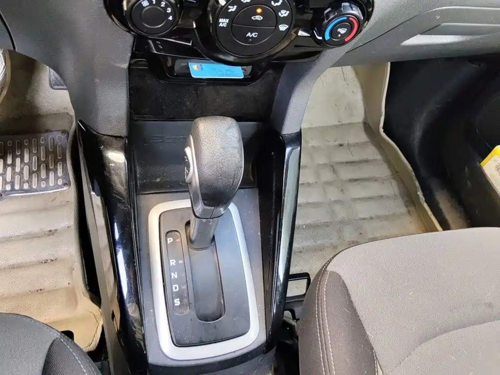 Ford Ecosport 2015 — фото 11