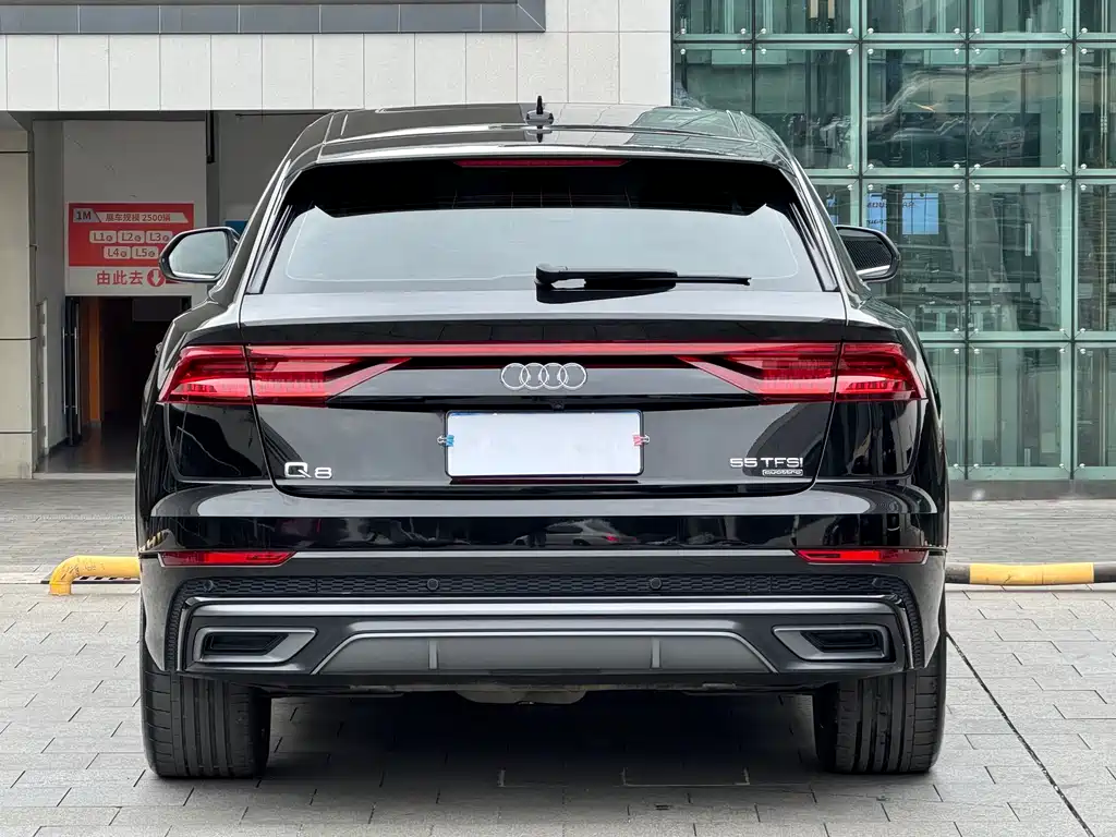 Audi Q8 2022 — фото 13