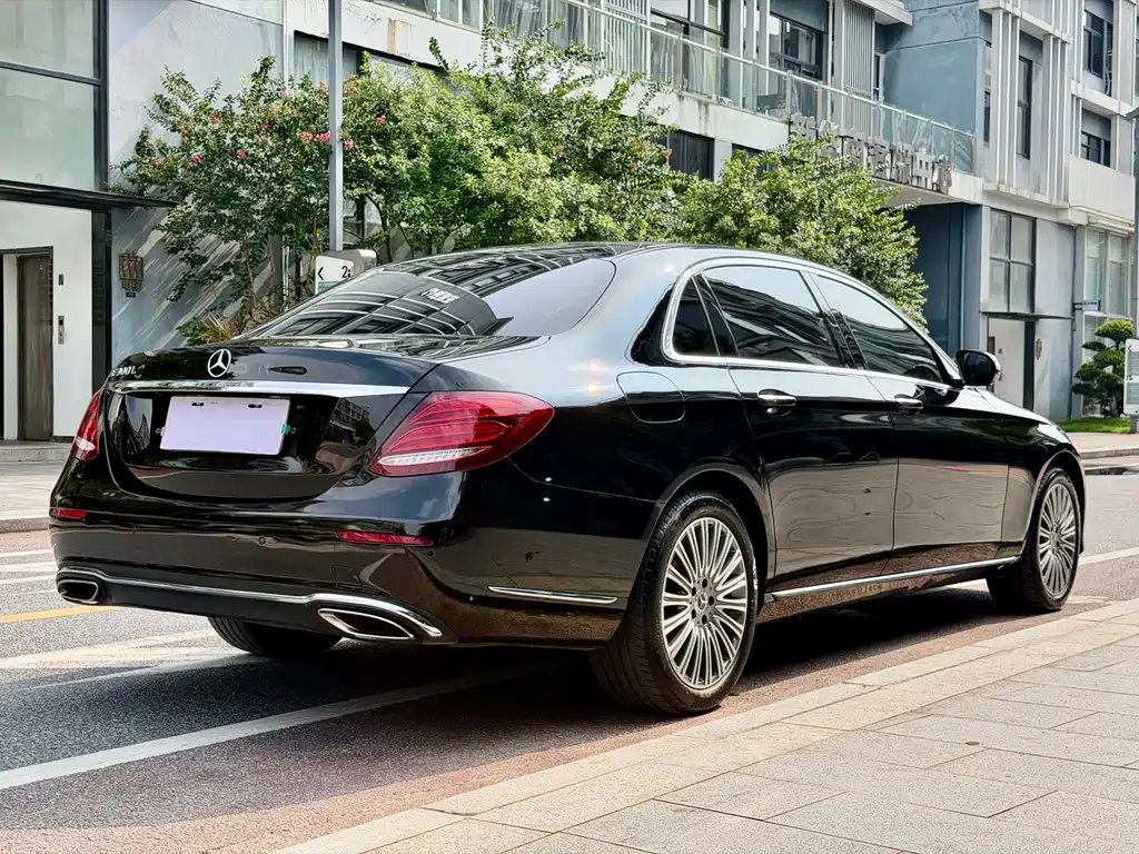 Mercedes-Benz E-Class 2020 — фото 20