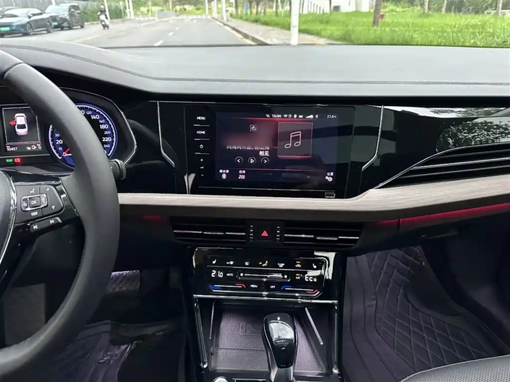 Volkswagen Passat New Energy 2020 — фото 6
