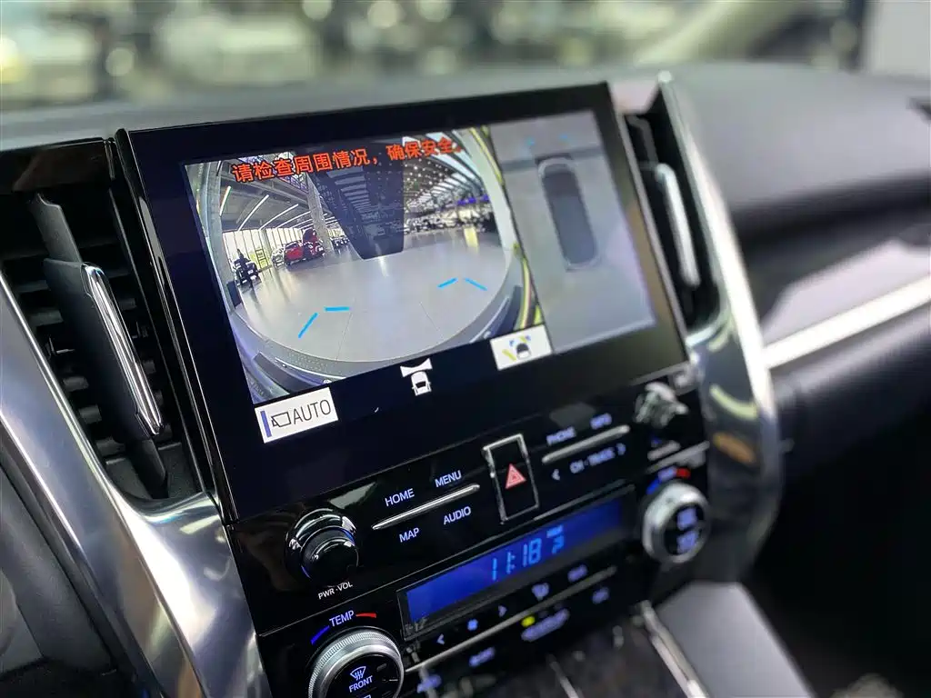 Toyota Vellfire 2023 — фото 18