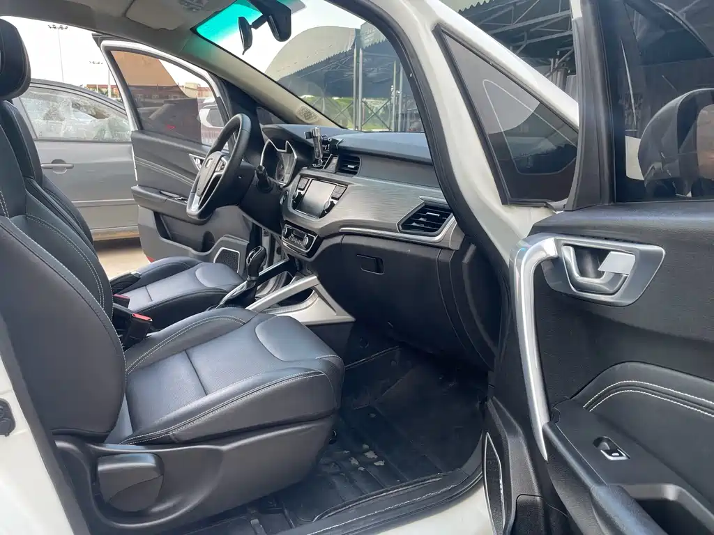 Geely Vision X3 2018 — фото 12