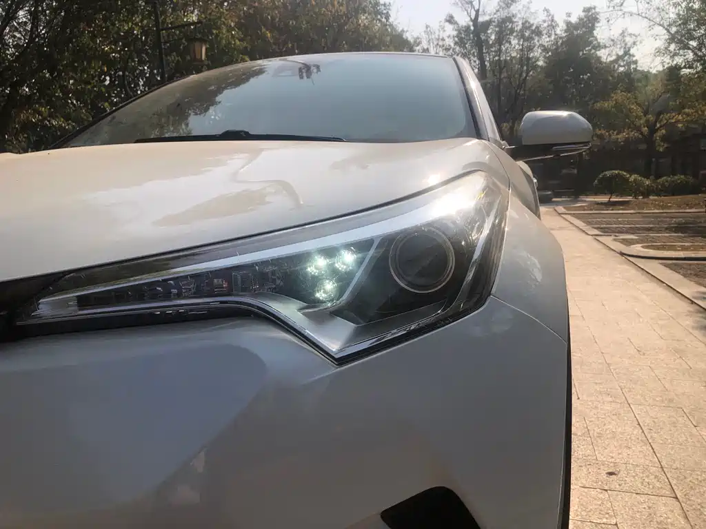 Toyota C-HR 2020 — фото 9