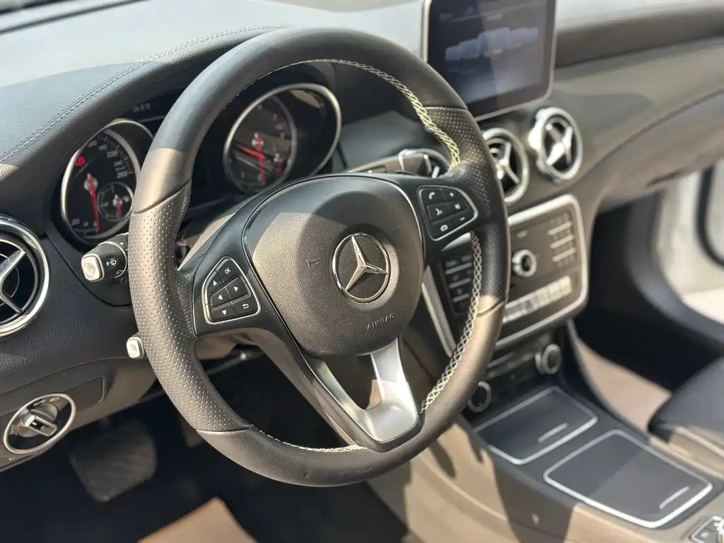 Mercedes-Benz GLA 2018 — фото 12