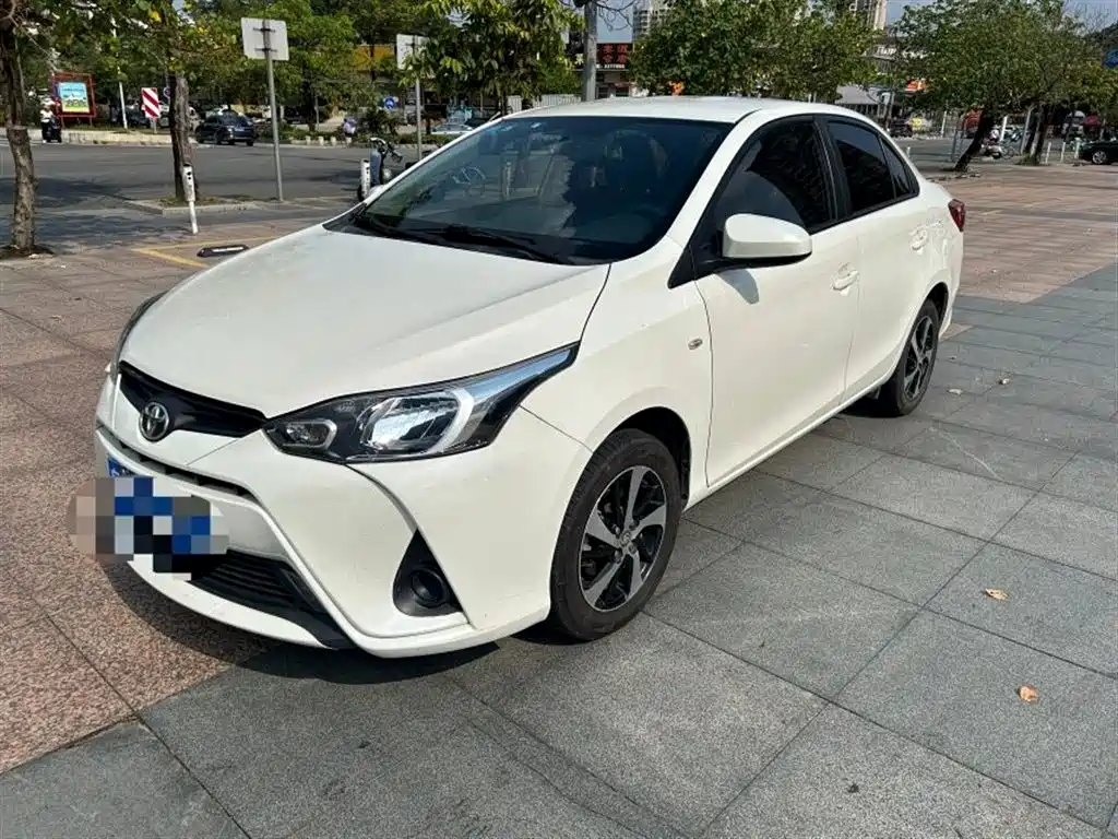 Toyota Yaris L 2017 — фото 1