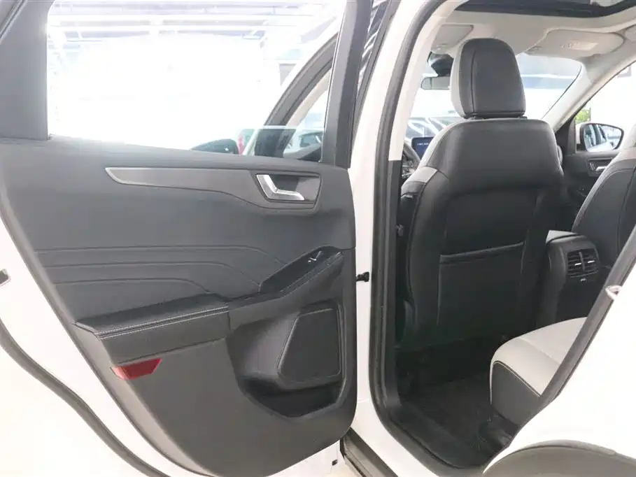 Ford Escape 2021 — фото 14