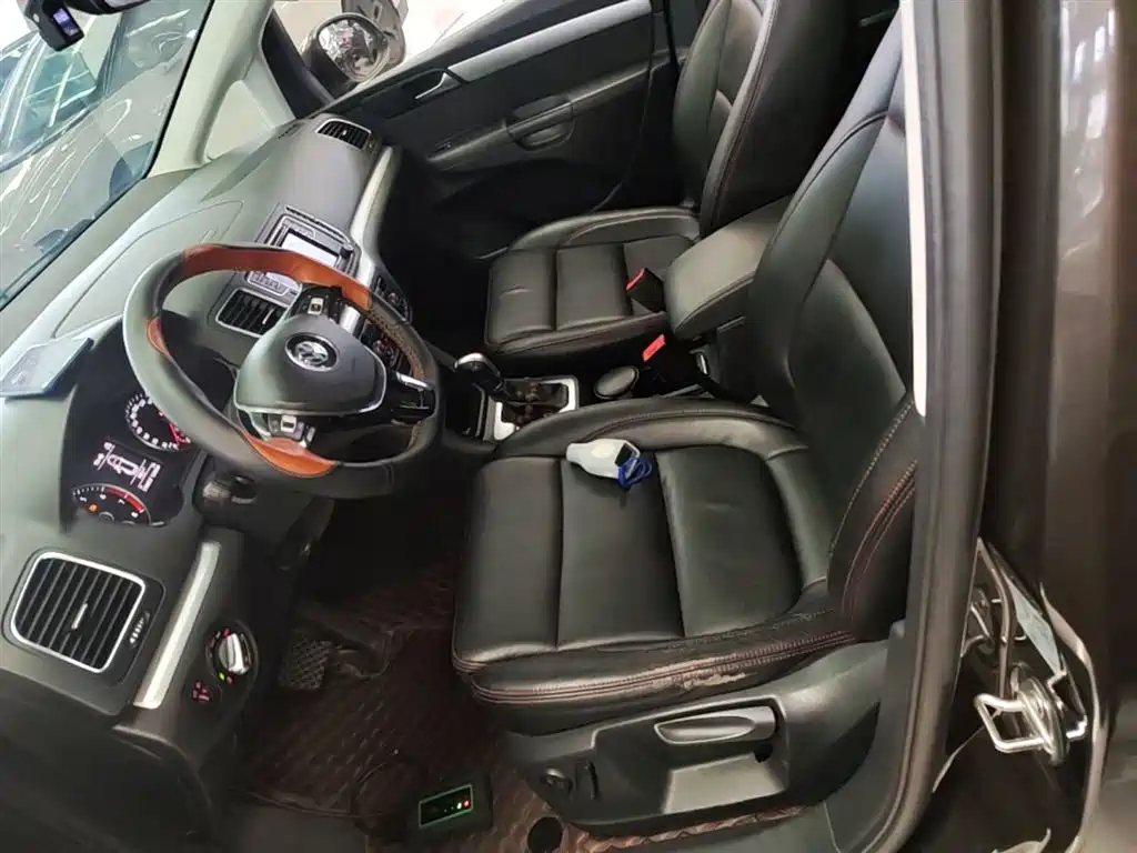 Volkswagen Sharan 2017 — фото 15