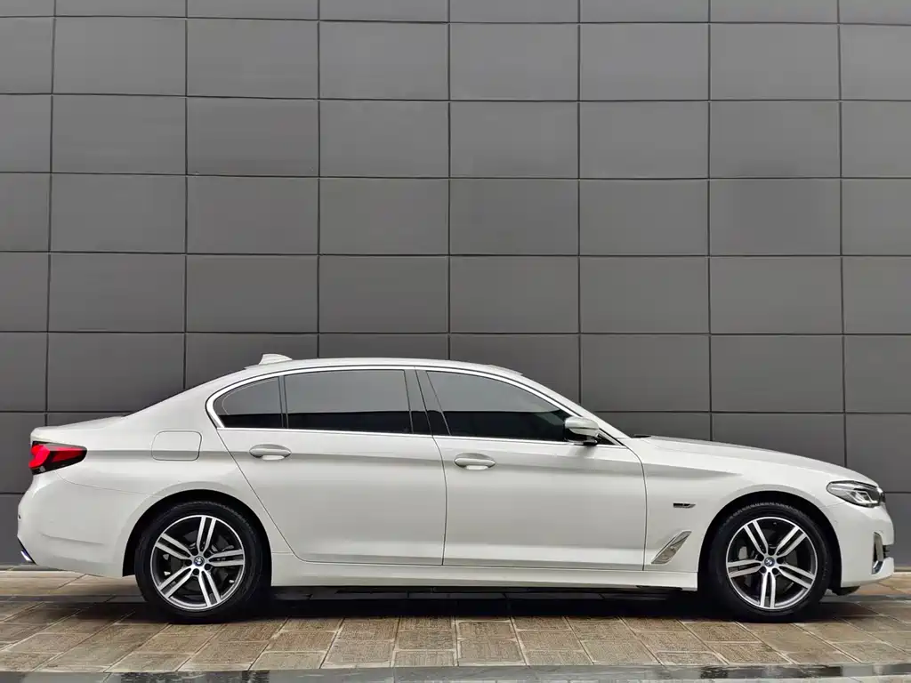 BMW 5 Series New Energy 2022 — фото 5