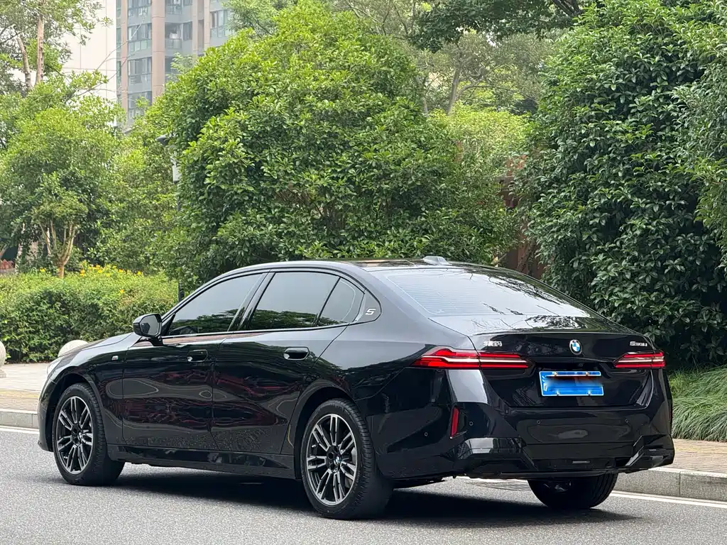 BMW 5 Series 2025 — фото 15