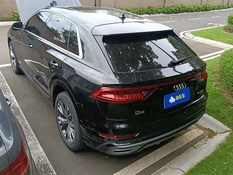 Audi Q8 2022 — фото 3