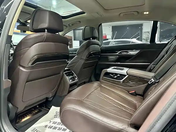 BMW 7 Series 2021
