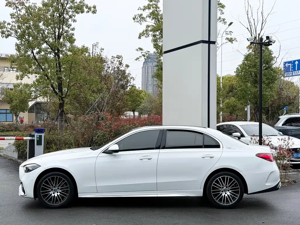 Mercedes-Benz C-Class 2023 — фото 2