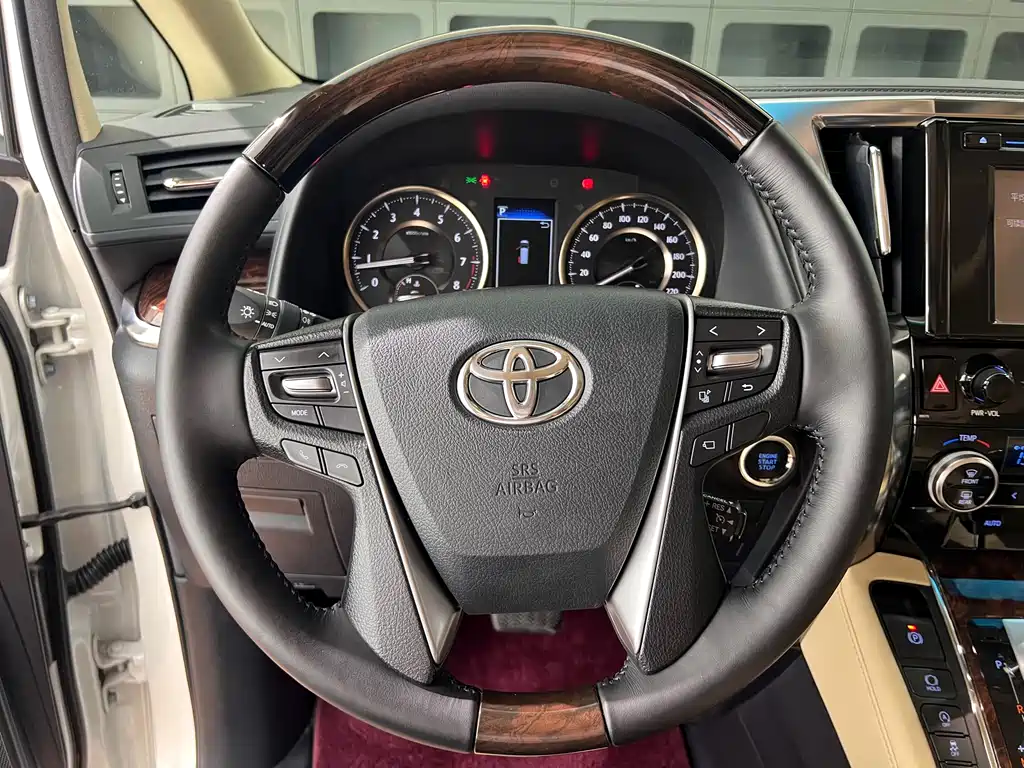 Toyota Alphard 2018 — фото 24
