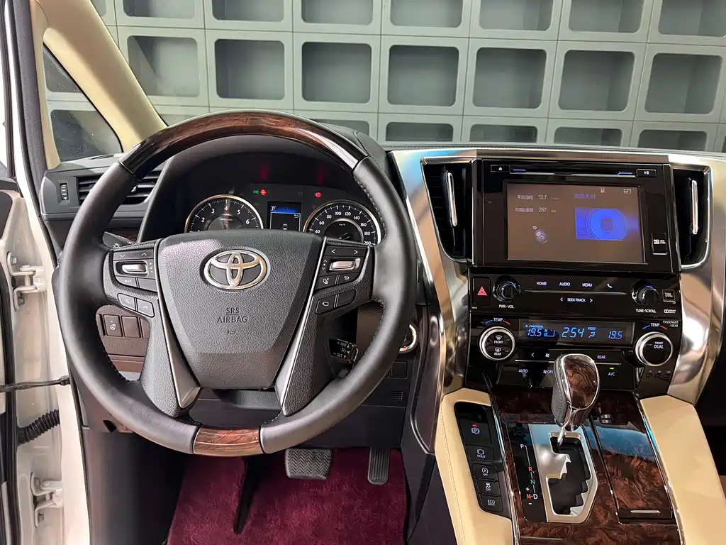 Toyota Alphard 2018 — фото 28