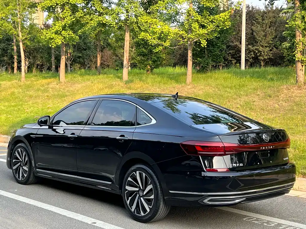 Volkswagen Passat 2022 — фото 9