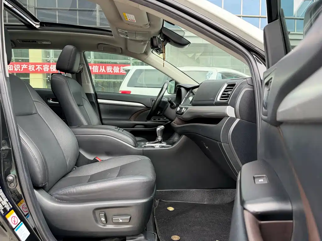 Toyota Highlander 2020 — фото 17
