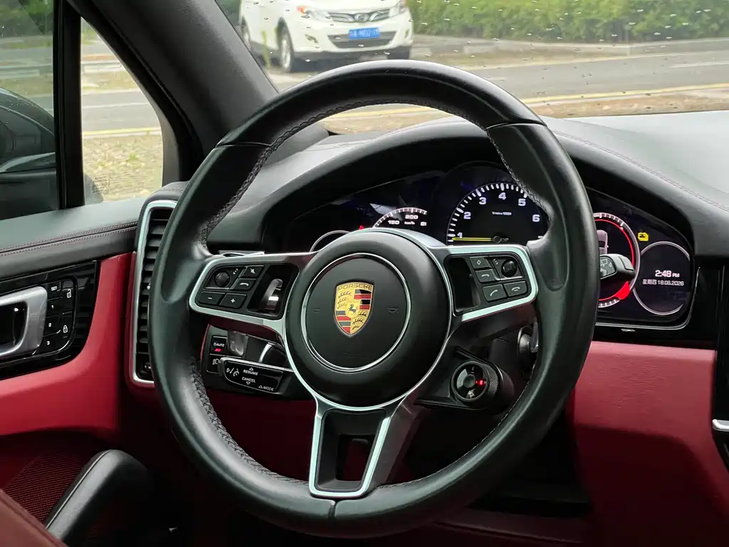 Porsche Cayenne Hybrid 2021 — фото 13