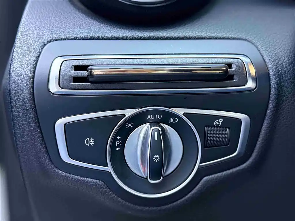 Mercedes-Benz C-Class 2019 — фото 11