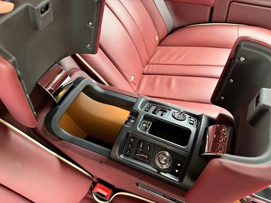Rolls-Royce Phantom 2015 — фото 26