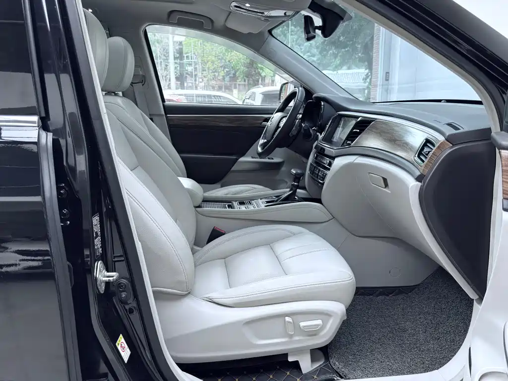 GAC Motor Trumpchi GS8 2017 — фото 10