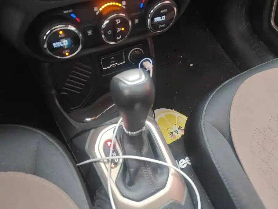 Jeep Renegade 2018 — фото 16