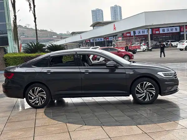 Volkswagen Sagitar 2022