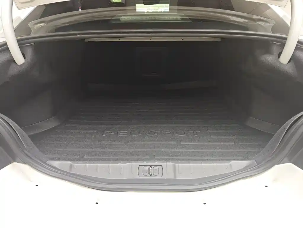 Peugeot 508 2015 — фото 11