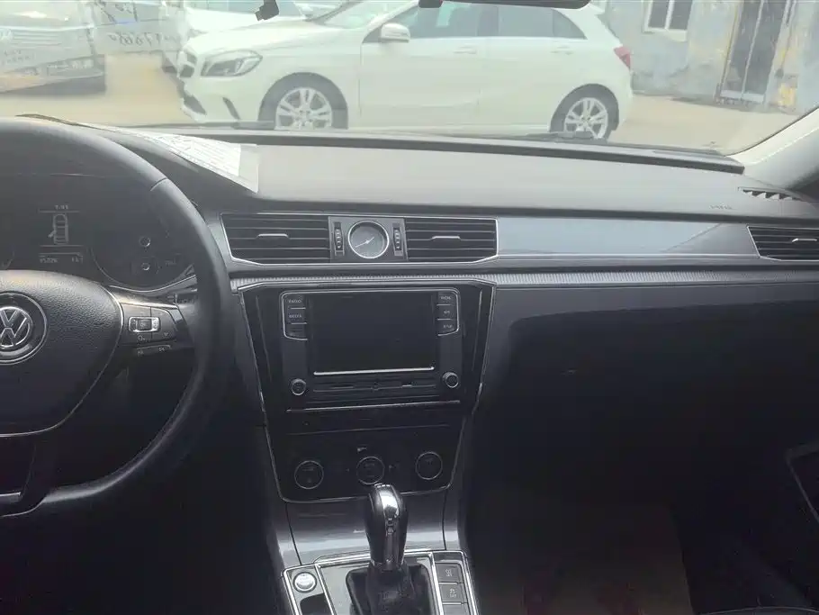 Volkswagen Passat 2019 — фото 13