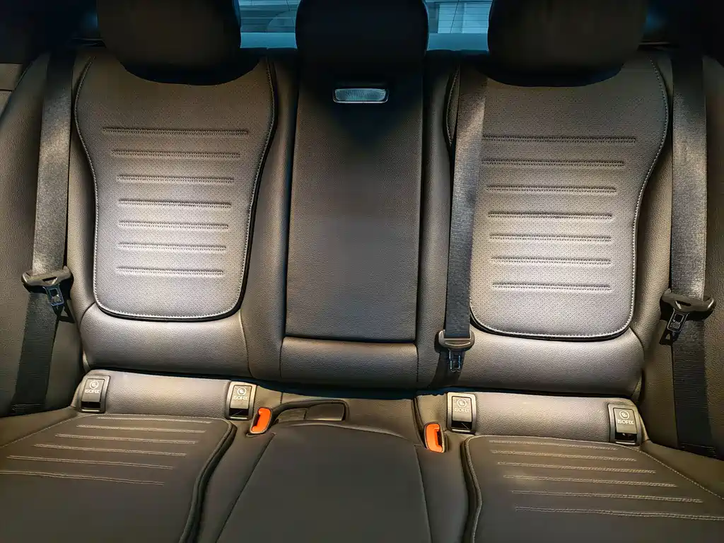 Mercedes-Benz C-Class 2023 — фото 12
