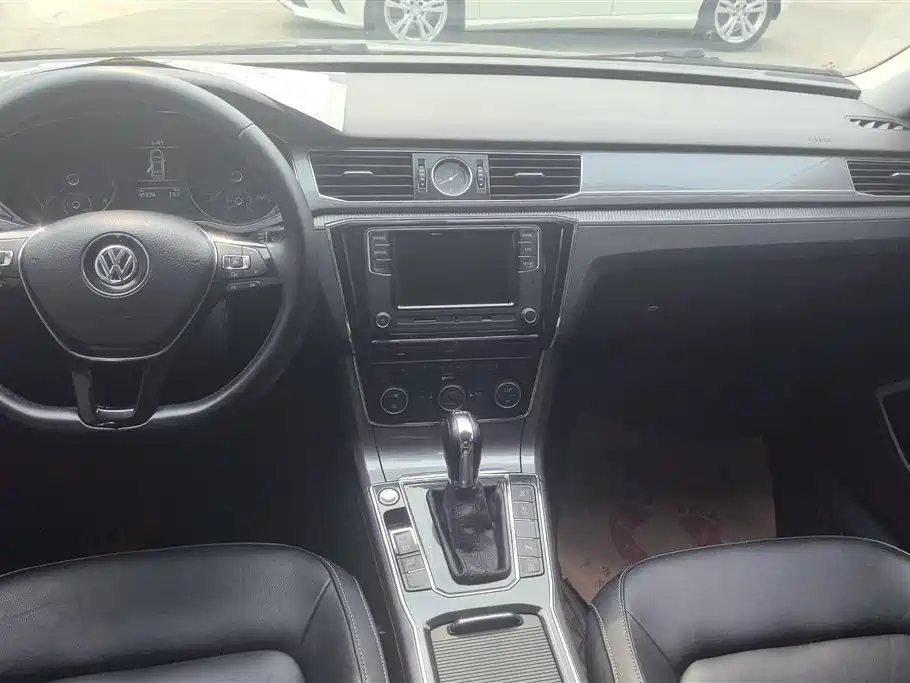 Volkswagen Passat 2019 — фото 12